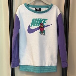 Nike White and Purple Sweatshirt with Retro Vibe